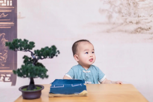 广州代怀试管生子宝宝吐黄水是怎么回事