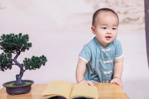 广州代怀试管生子宝宝脸上小白点